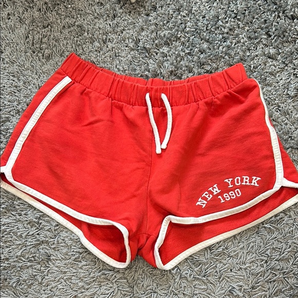 RED SHORTS - Picture 1 of 3